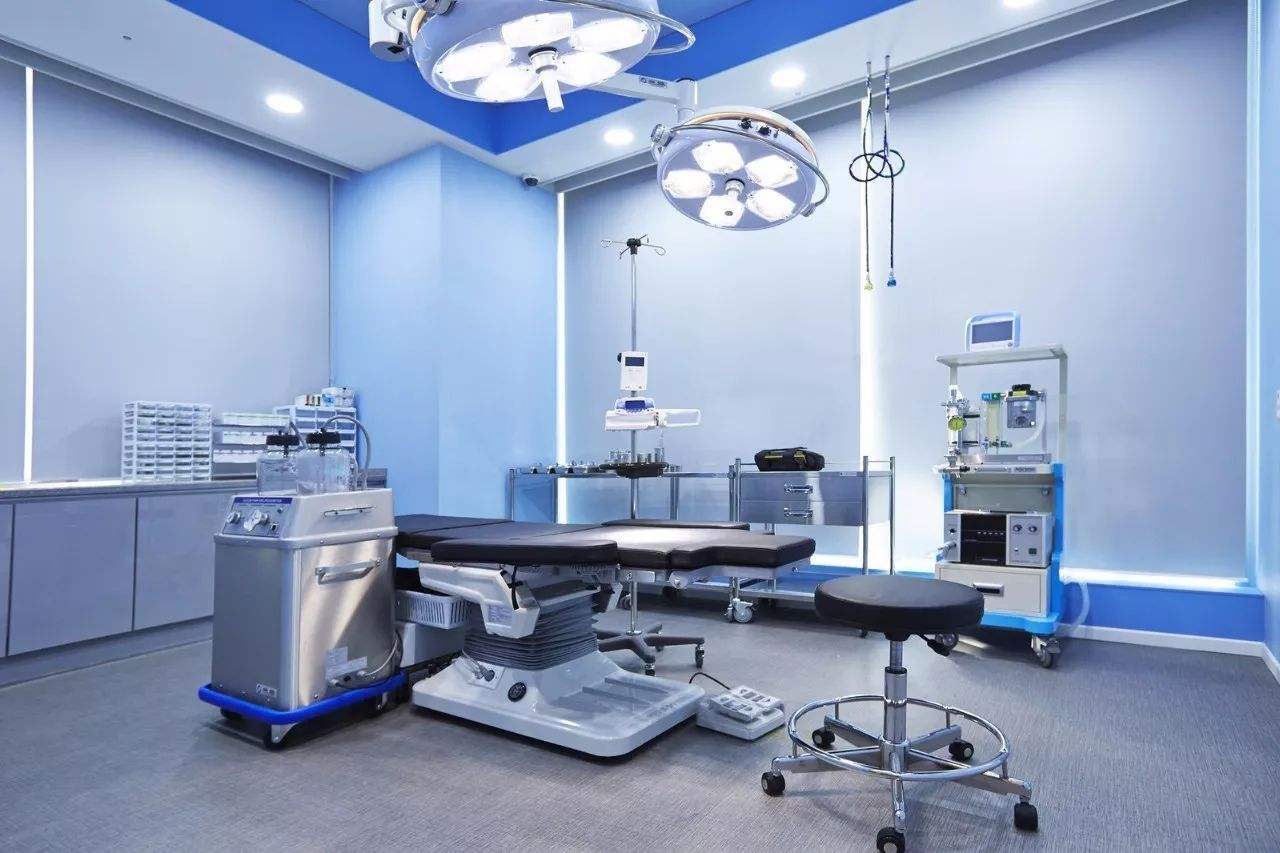 >How is sterilization monitoring carried out in the operating room?